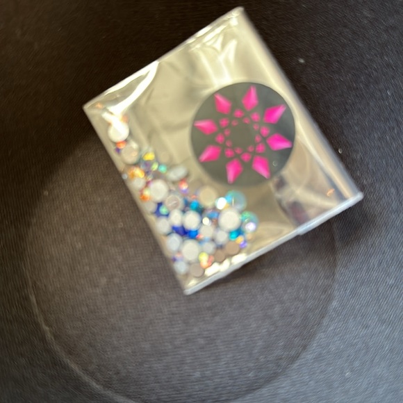 Muscle Dazzle Competition Suit with case, extra rhinestones & jewelry. - Picture 16 of 17